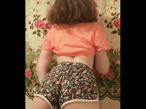 ❤️ Tânără sexy care se dezbracă de pantaloni scurți în fața camerei de filmat ❤️❌  at us ro.pornio.xyz