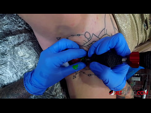 ❤️ Sully Savage, o bunăciune extrem de tatuată, și-a făcut un tatuaj pe clitorisul ei ❤️❌  at us ro.pornio.xyz